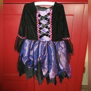 Girls witch Halloween costume